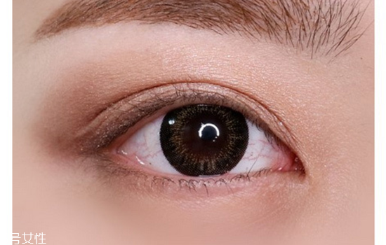 金棕色眼影怎么畫好看 棕色眼妝畫法 金棕色眼影怎么畫好看 棕色眼妝畫法