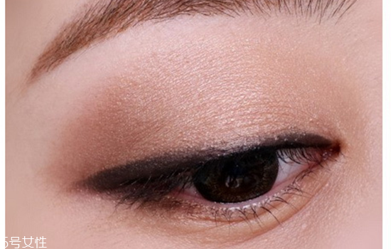 金棕色眼影怎么畫好看 棕色眼妝畫法 金棕色眼影怎么畫好看 棕色眼妝畫法