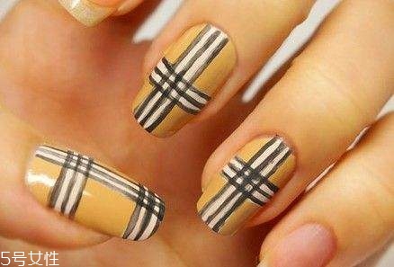 黃色條紋美甲教程 黃色系條紋美甲款式大全 黃色條紋美甲教程 黃色系條紋美甲款式大全