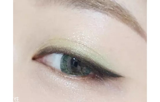 綠色眼影怎么畫好看 綠色眼妝的畫法教程圖解 綠色眼影怎么畫好看 綠色眼妝的畫法教程圖解