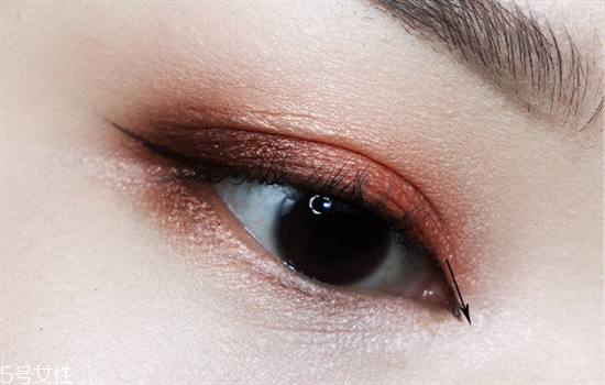 橘紅色眼影怎么畫 橘色眼妝畫法步驟圖 橘紅色眼影怎么畫 橘色眼妝畫法步驟圖