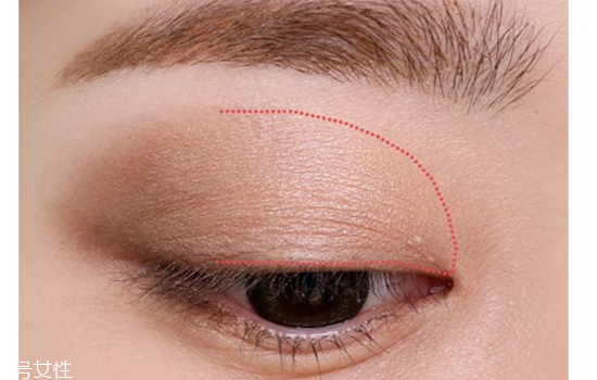 金棕色眼影怎么畫好看 棕色眼妝畫法 金棕色眼影怎么畫好看 棕色眼妝畫法