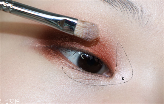 橘紅色眼影怎么畫 橘色眼妝畫法步驟圖 橘紅色眼影怎么畫 橘色眼妝畫法步驟圖