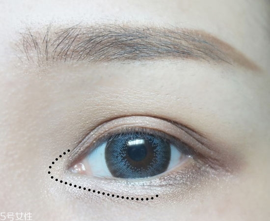 金色眼妝怎么畫好看 夏日混血妝妝容教程圖解 金色眼妝怎么畫好看 夏日混血妝妝容教程圖解