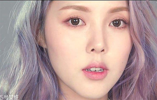 夜店眼妝教程圖片 紫色系眼妝畫(huà)法步驟教程 夜店眼妝教程圖片 紫色系眼妝畫(huà)法步驟教程