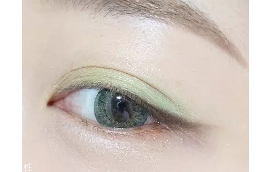 綠色眼影怎么畫好看 綠色眼妝的畫法教程圖解 綠色眼影怎么畫好看 綠色眼妝的畫法教程圖解