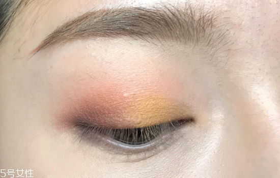 金色眼妝怎么畫好看 夏日混血妝妝容教程圖解 金色眼妝怎么畫好看 夏日混血妝妝容教程圖解