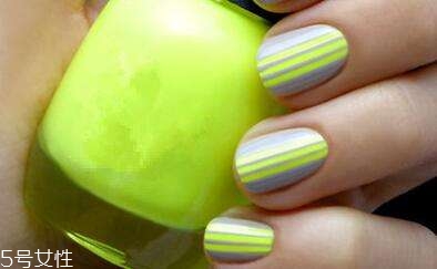 黃色條紋美甲教程 黃色系條紋美甲款式大全 黃色條紋美甲教程 黃色系條紋美甲款式大全