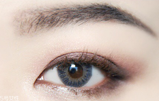 夜店眼妝教程圖片 紫色系眼妝畫(huà)法步驟教程 夜店眼妝教程圖片 紫色系眼妝畫(huà)法步驟教程