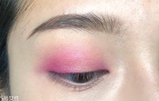 夜店眼妝教程圖片 紫色系眼妝畫(huà)法步驟教程 夜店眼妝教程圖片 紫色系眼妝畫(huà)法步驟教程