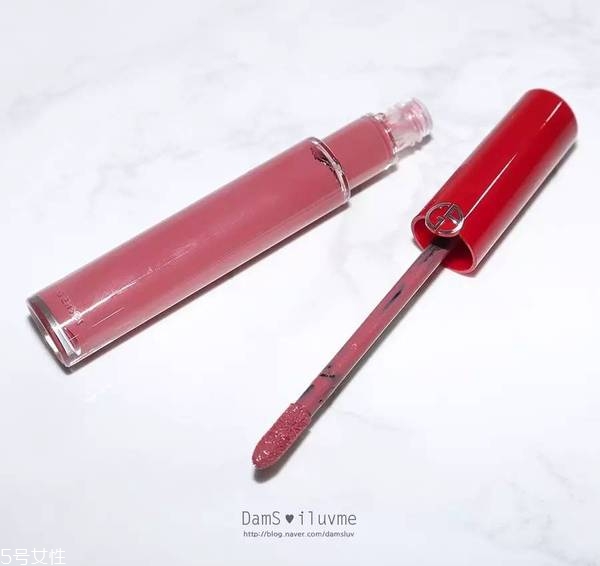 阿瑪尼紅管501和黑管501哪個(gè)好看 阿瑪尼唇釉怎么選購 阿瑪尼紅管501和黑管501哪個(gè)好看 阿瑪尼唇釉怎么選購