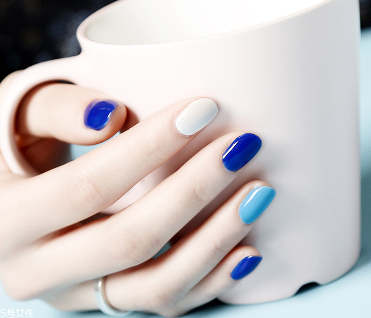 霧霾藍(lán)指甲圖片 霧霾藍(lán)美甲樣式大全 霧霾藍(lán)指甲圖片 霧霾藍(lán)美甲樣式大全