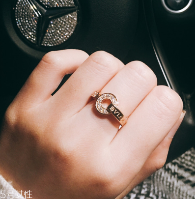 戒指和手表戴一只手嗎？戒指和手表是戴一邊嗎