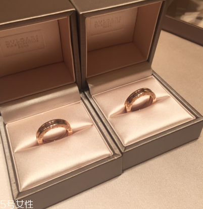 戒指和手鏈戴一只手嗎？戒指和手鏈能戴一邊嗎