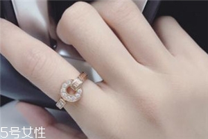 戒指和手鏈戴一只手嗎？戒指和手鏈能戴一邊嗎