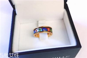 戒指為什么要戴在無名指上？戒指戴在無名指的含義