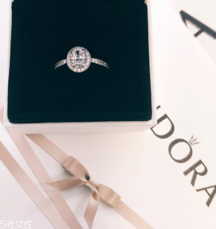 戒指為什么戴左手？戒指戴在左手的原因