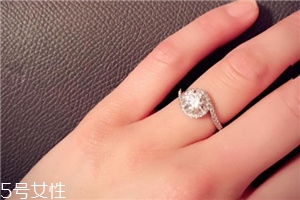 戒指為什么戴左手？戒指戴在左手的原因