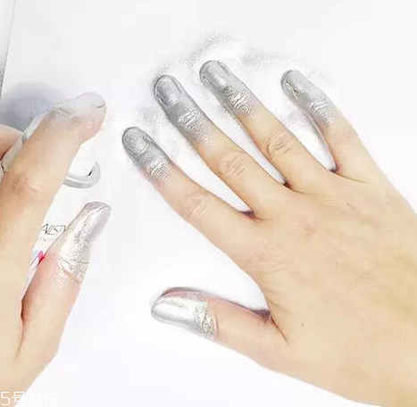 噴涂式指甲油怎么用 指甲油噴霧使用方法 噴涂式指甲油怎么用 指甲油噴霧使用方法