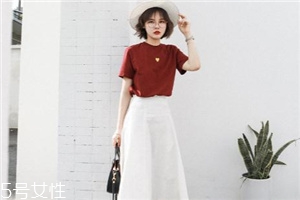 皮膚黃穿什么顏色顯白？適合黃皮女生的衣服顏色