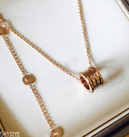 寶格麗彈簧項(xiàng)鏈?zhǔn)鞘裁床馁|(zhì)？寶格麗彈簧項(xiàng)鏈材質(zhì)介紹