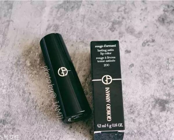 阿瑪尼紅管501和黑管501哪個(gè)好看 阿瑪尼唇釉怎么選購 阿瑪尼紅管501和黑管501哪個(gè)好看 阿瑪尼唇釉怎么選購