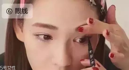 淡妝眼影顏色搭配法 2018最流行淡妝化妝步驟 淡妝眼影顏色搭配法 2018最流行淡妝化妝步驟