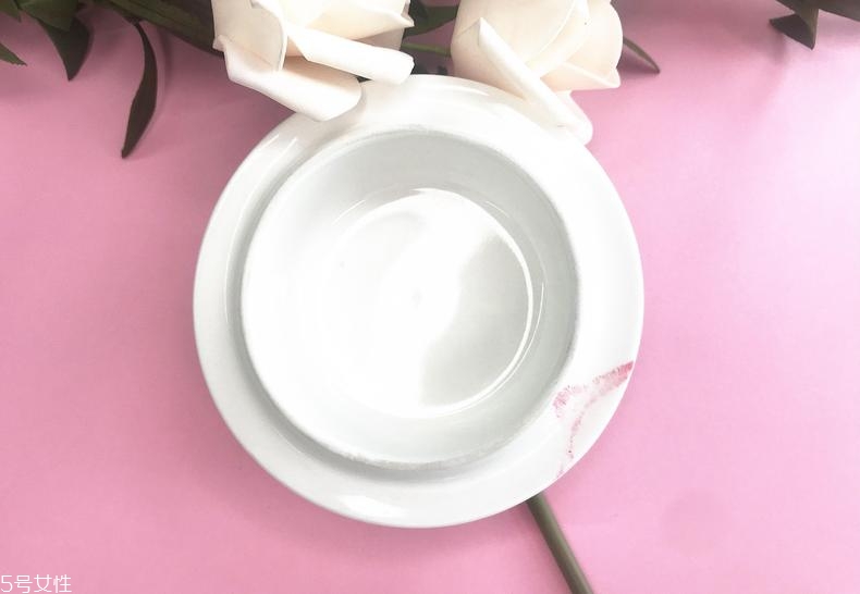 milani小金管25號色適合素顏嗎 米蘭妮25號試色 milani小金管25號色適合素顏嗎 米蘭妮25號試色