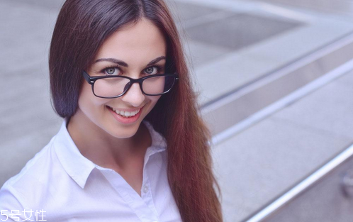 畫面試淡妝要注意什么 面試妝容步驟及注意事項 畫面試淡妝要注意什么 面試妝容步驟及注意事項