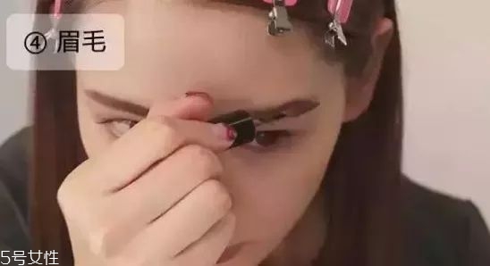 淡妝眼影顏色搭配法 2018最流行淡妝化妝步驟 淡妝眼影顏色搭配法 2018最流行淡妝化妝步驟