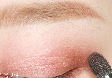 淡妝眼影顏色搭配法 2018最流行淡妝化妝步驟 淡妝眼影顏色搭配法 2018最流行淡妝化妝步驟