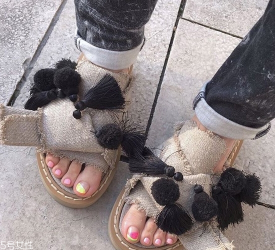 夏季腳部個(gè)性美甲圖片大全 最新腳指甲款式圖片2022 夏季腳部個(gè)性美甲圖片大全 最新腳指甲款式圖片2022