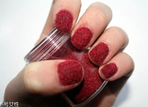 絲絨美甲怎么做教程 絲絨美甲能沾水嗎 絲絨美甲怎么做教程 絲絨美甲能沾水嗎