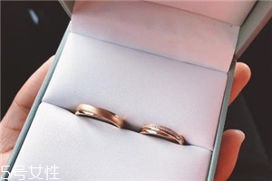 戒指應該戴在哪個手上？戒指戴左手還是右手