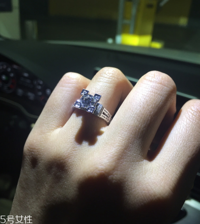 戒指用什么掛在脖子上？戒指怎么掛在脖子上