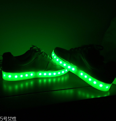 simulation發(fā)光鞋多少錢？simulation發(fā)光鞋正品價格