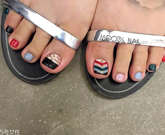 夏季腳部個(gè)性美甲圖片大全 最新腳指甲款式圖片2022 夏季腳部個(gè)性美甲圖片大全 最新腳指甲款式圖片2022