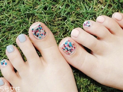 夏季腳部個(gè)性美甲圖片大全 最新腳指甲款式圖片2022 夏季腳部個(gè)性美甲圖片大全 最新腳指甲款式圖片2022