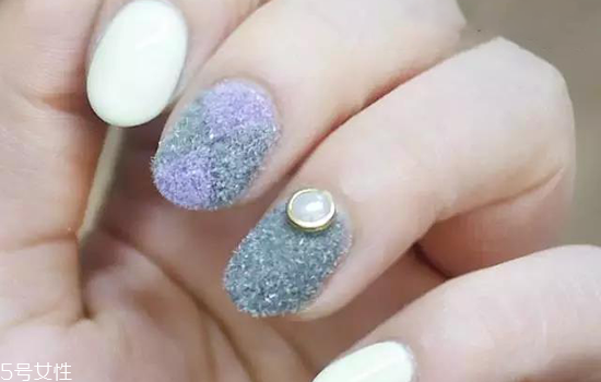 絲絨美甲怎么做教程 絲絨美甲能沾水嗎 絲絨美甲怎么做教程 絲絨美甲能沾水嗎