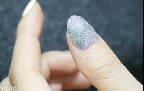 絲絨美甲怎么做教程 絲絨美甲能沾水嗎 絲絨美甲怎么做教程 絲絨美甲能沾水嗎