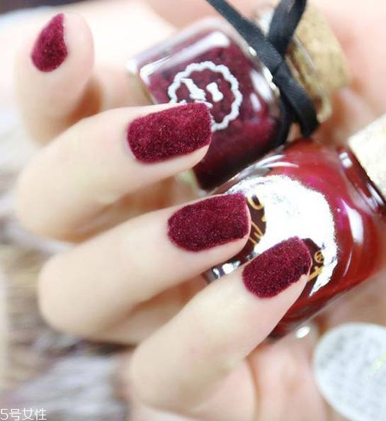 絲絨美甲怎么做教程 絲絨美甲能沾水嗎 絲絨美甲怎么做教程 絲絨美甲能沾水嗎