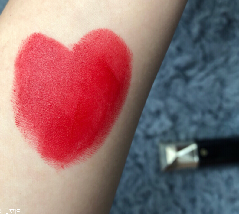 cpb雙生薔薇最火色號是哪個 cpb薔薇瑰麗口紅熱賣色盤點 cpb雙生薔薇最火色號是哪個 cpb薔薇瑰麗口紅熱賣色盤點