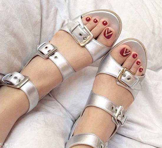 夏季腳部個(gè)性美甲圖片大全 最新腳指甲款式圖片2022 夏季腳部個(gè)性美甲圖片大全 最新腳指甲款式圖片2022