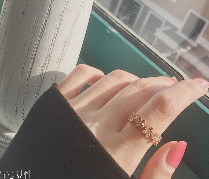 戒指戴大拇指是什么意思？戒指戴大拇指代表什么含義