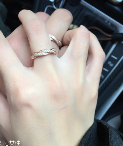 戒指戴食指是什么意思？戒指戴食指上代表什么含義