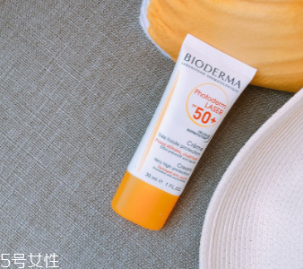 貝德瑪2018防曬新品白瓶和橘瓶區(qū)別 防曬用量多少才夠 貝德瑪2018防曬新品白瓶和橘瓶區(qū)別 防曬用量多少才夠