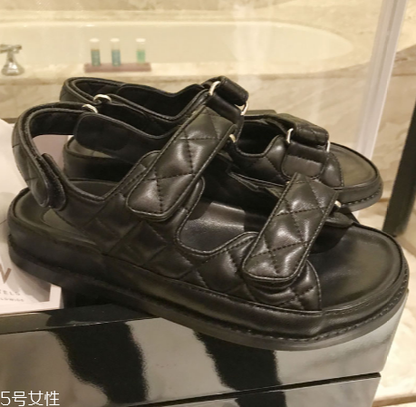 今年流行什么樣的涼鞋？今年流行的涼鞋款式推薦