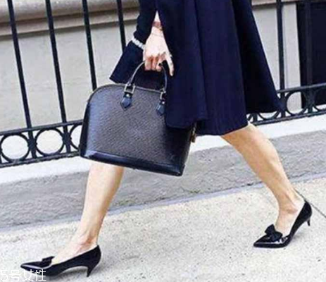 約會(huì)穿什么樣的高跟鞋好看？適合約會(huì)穿的高跟鞋款式