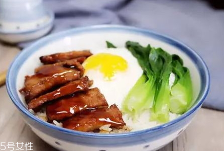 黯然銷魂飯多少錢一碗 黯然銷魂飯的營養(yǎng)價(jià)值 黯然銷魂飯多少錢一碗 黯然銷魂飯的營養(yǎng)價(jià)值