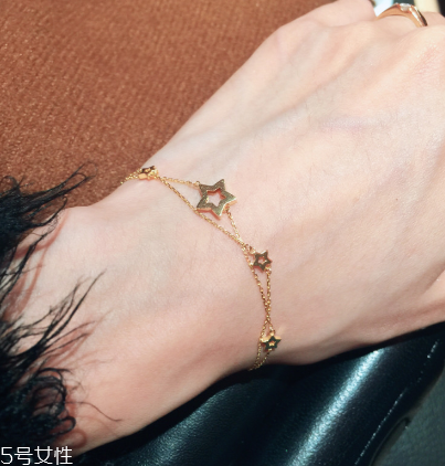 手鏈能和手表一起戴嗎？手鏈和手表可以戴一起嗎